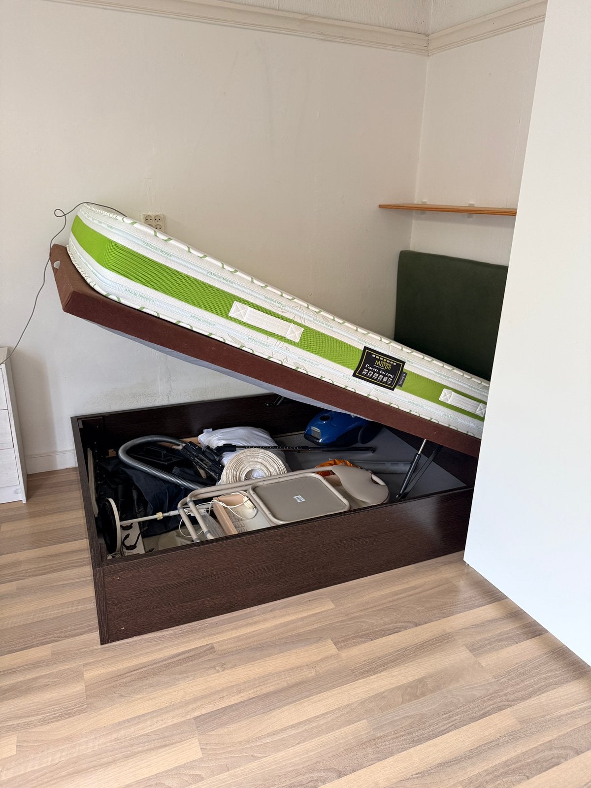 Opbergbed 140x200 cm met matras, Gebruikt, Tweepersoons, Bedbodem, 200 cm