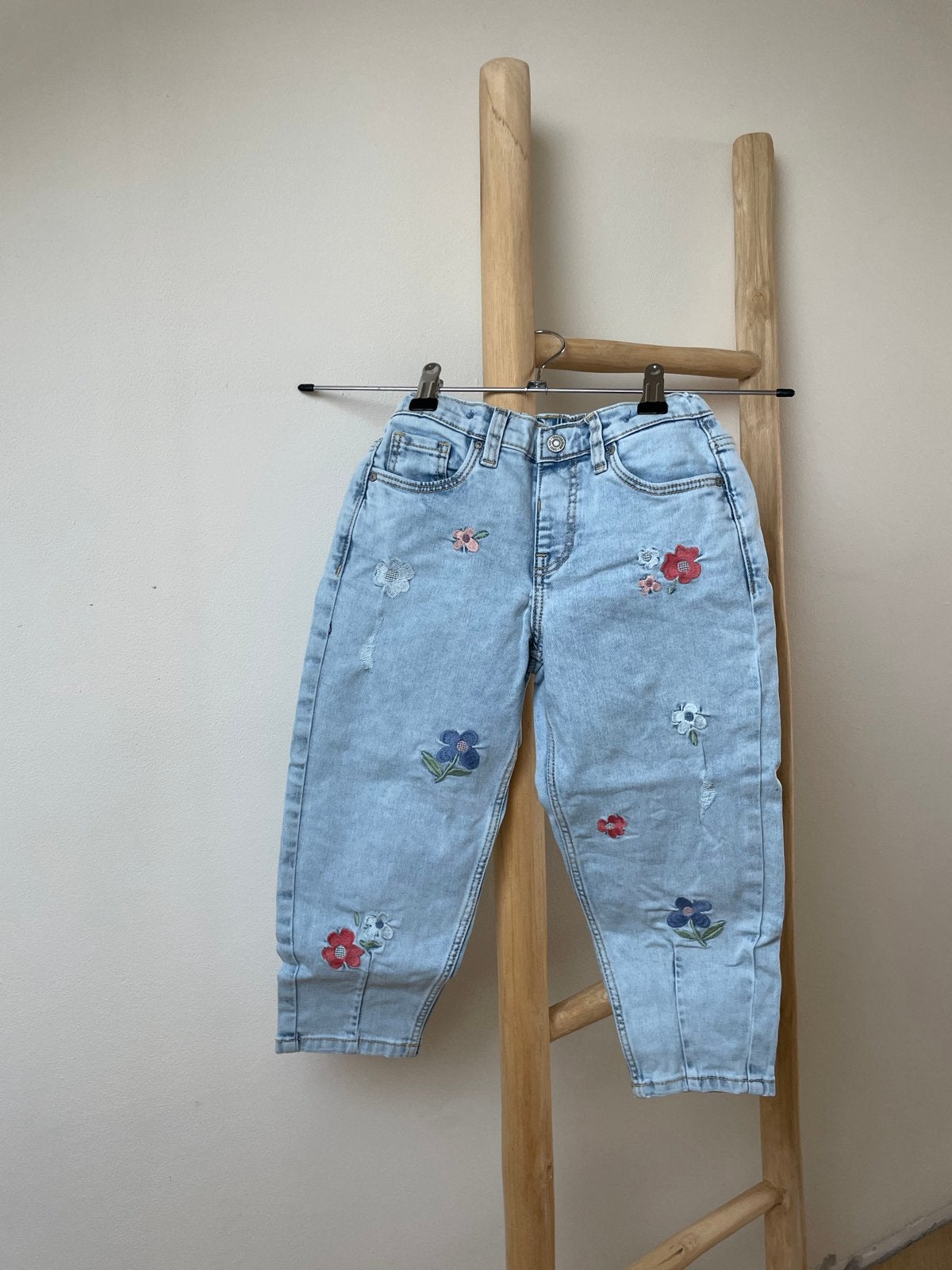 C&A spijkerbroek met bloemen - maat 116, Ophalen of Verzenden, Nieuw, Meisje, Broek