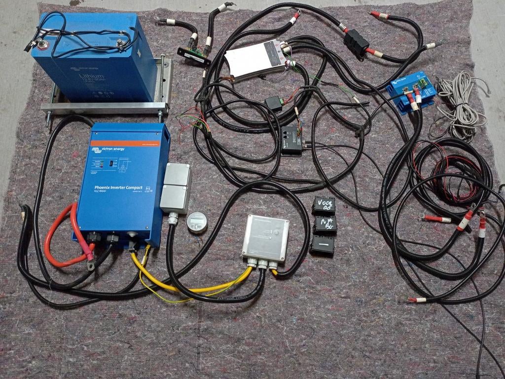 Victron omvormer 12volt 1600 watt complete set lithium accu, Ophalen