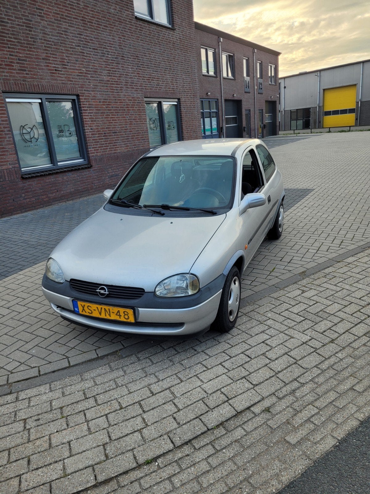 Opel Corsa 1.2 I 16V 3D 1999 Grijs, Auto's, 850 kg, Origineel Nederlands, Handgeschakeld, Particulier