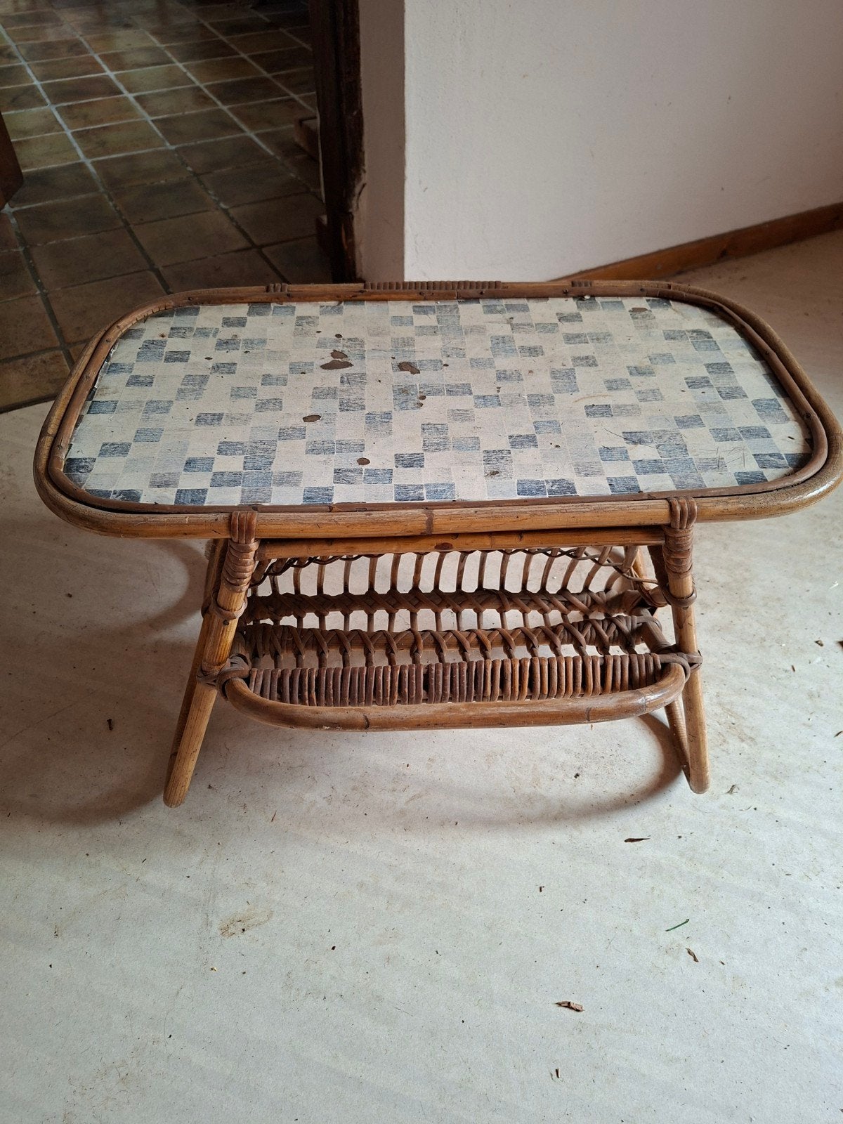Vintage rotan bijzettafel met mozaïek blad, Ophalen