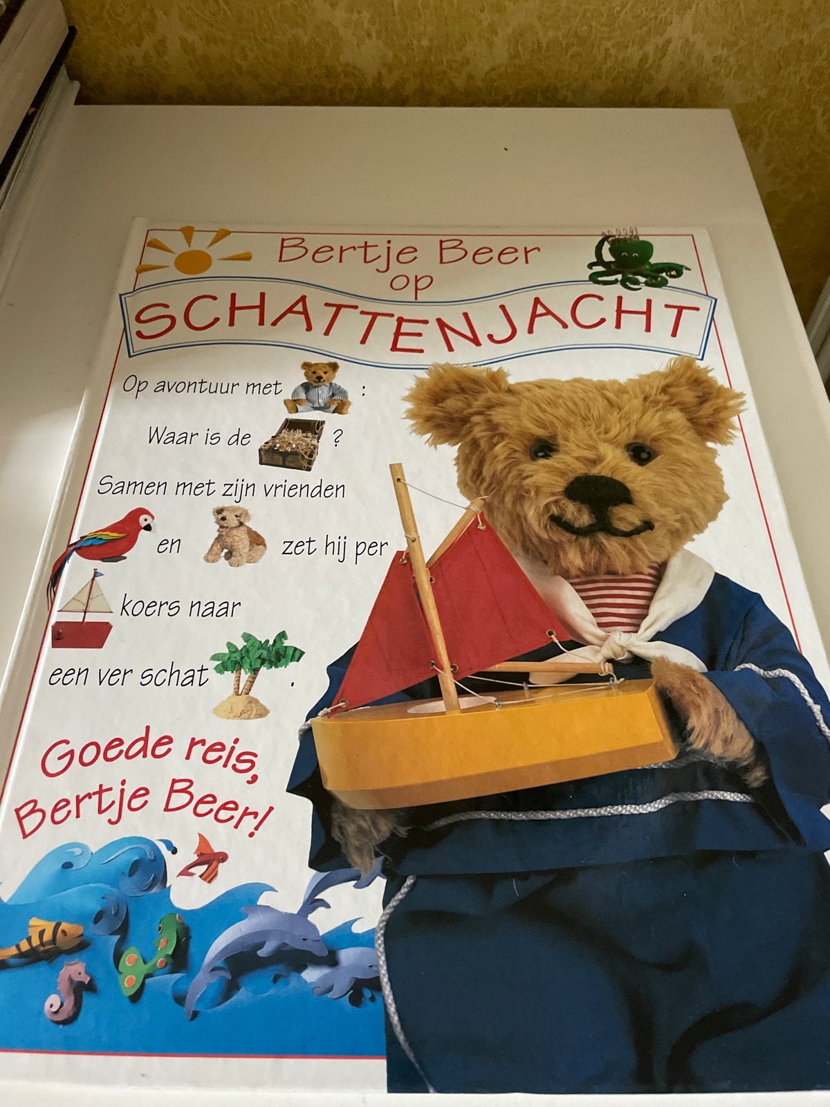 Bertje Beer op Schattenjacht - Uitklapboek, Ophalen of Verzenden, Zo goed als nieuw, Uitklap-, Voel- of Ontdekboek, 2 tot 3 jaar