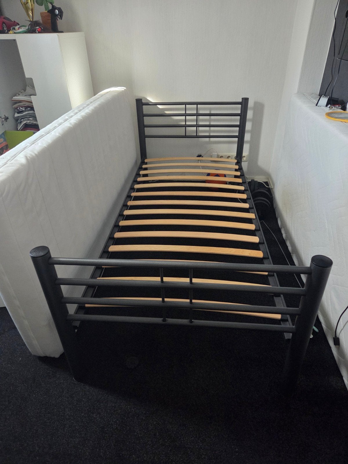 Bed Nick Leenbakker metaal antraciet met matras, Huis en Inrichting, Slaapkamer | Bedden, Ophalen, Gebruikt, 90 cm, Eenpersoons