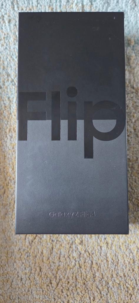 Samsung Galaxy Z Flip 4 - Zo goed als nieuw, 128 GB, Telecommunicatie, Mobiele telefoons | Samsung, Zwart, Touchscreen, Ophalen of Verzenden