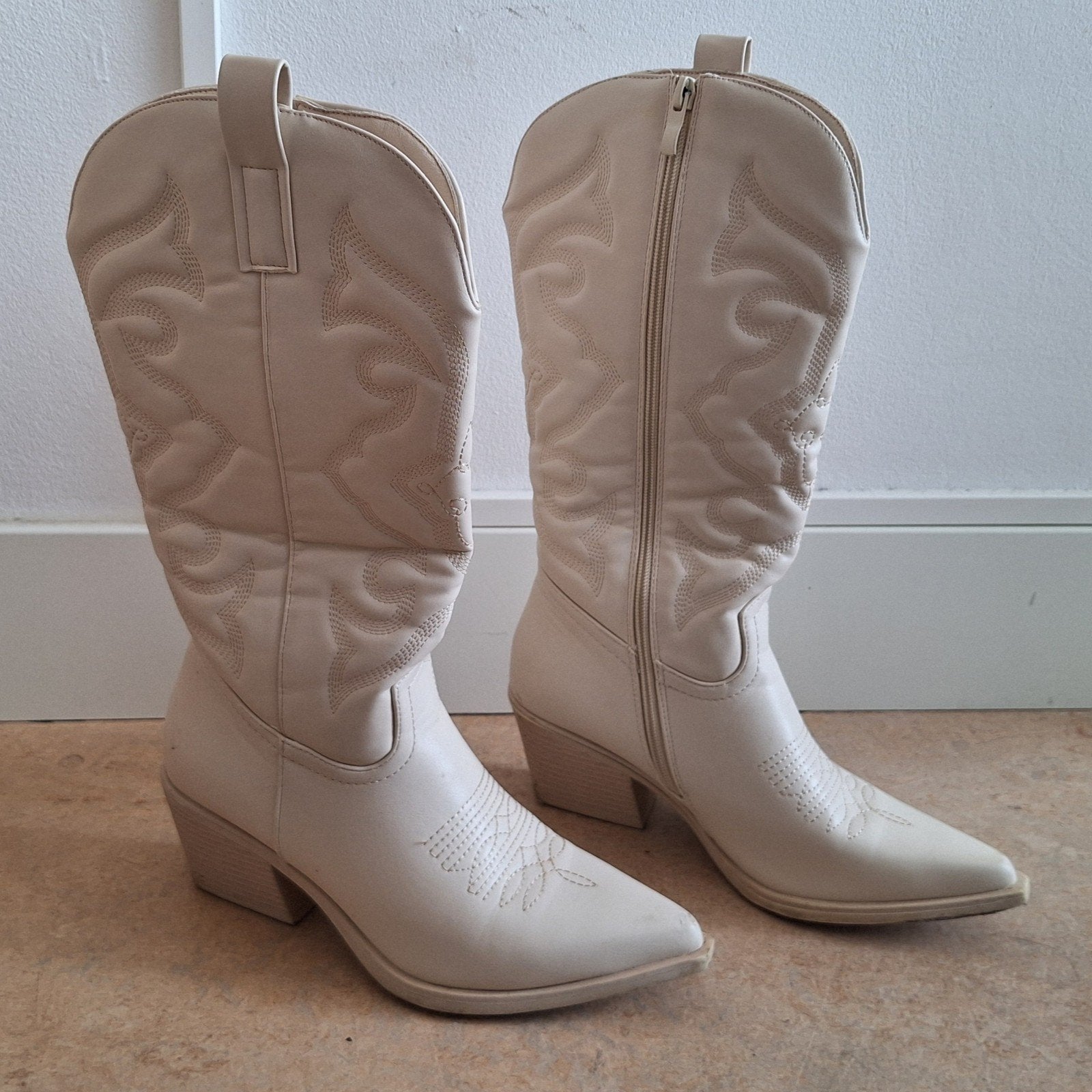 Off-white cowboylaarzen maat 38, Ophalen of Verzenden, Zo goed als nieuw, Beige, Lage of Enkellaarzen