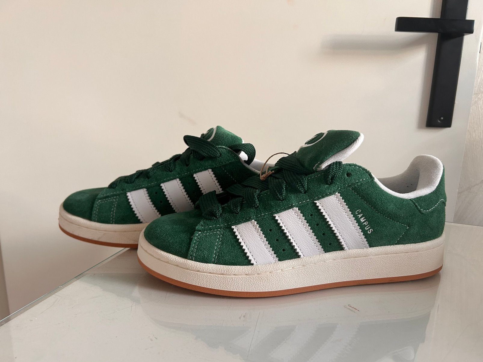 Adidas originals Campus darkgreen/off white, Ophalen of Verzenden, Zo goed als nieuw, Groen, Sneakers of Gympen