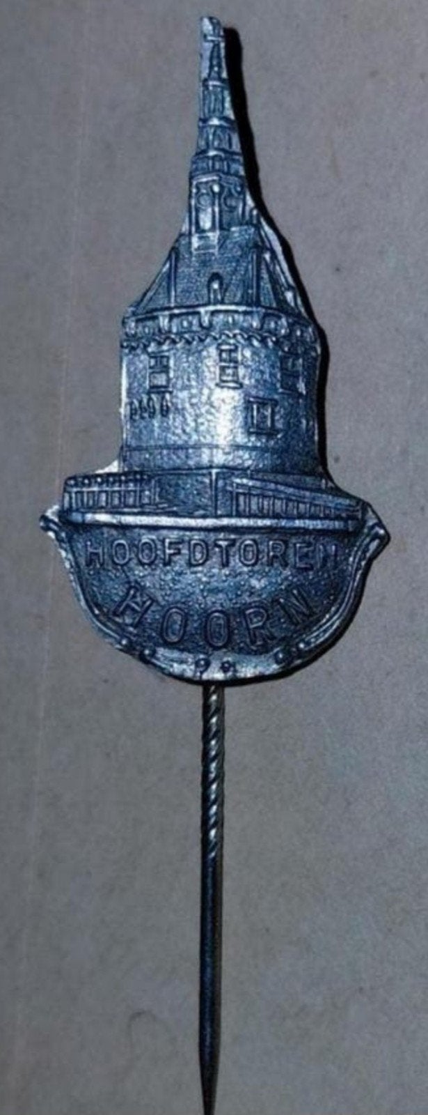 Speld Hoofdtoren Hoorn 1962, Verzamelen, Speldjes, Pins en Buttons, Ophalen of Verzenden
