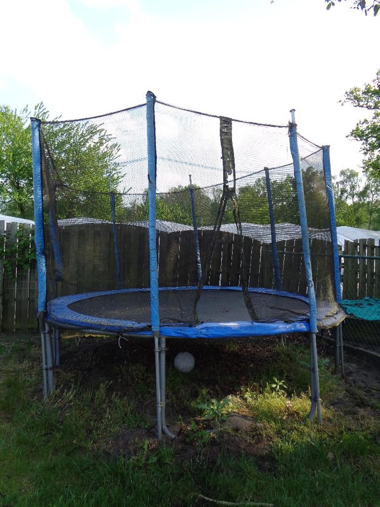 Trampoline  met trapje en net, Ophalen, Gebruikt