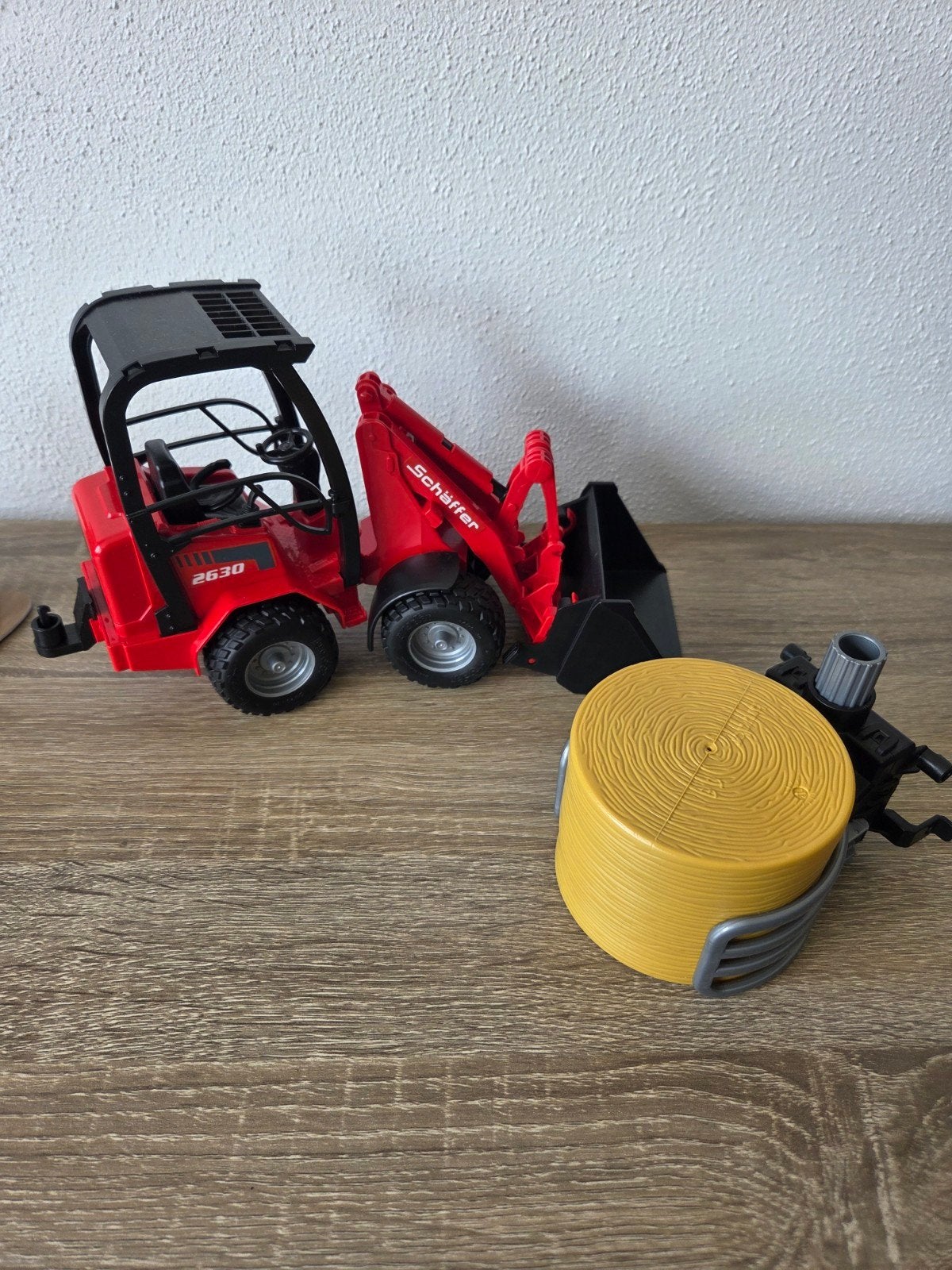 BRUDER  Schäffer wiellader met balengrijper, Kinderen en Baby's, Speelgoed | Speelgoedvoertuigen, Ophalen of Verzenden, Zo goed als nieuw