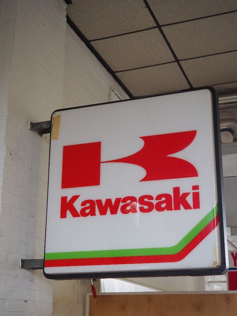 Dubbel Kawasaki reclamebord lichtbak, 80er jaren, Ophalen, Gebruikt, Lichtbak of (neon) lamp