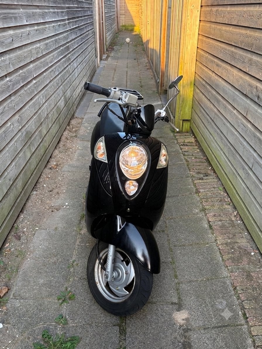 Sym Mio 50cc 4t Brom, Fietsen en Brommers, Scooters | SYM, Ophalen, Zo goed als nieuw, Benzine, Mio
