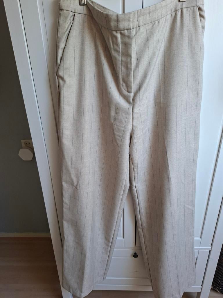 Pantalon broek norah maat 40 krijtstreep beige, Kleding | Dames, Beige, Maat 42/44 (L), Ophalen of Verzenden, Zo goed als nieuw