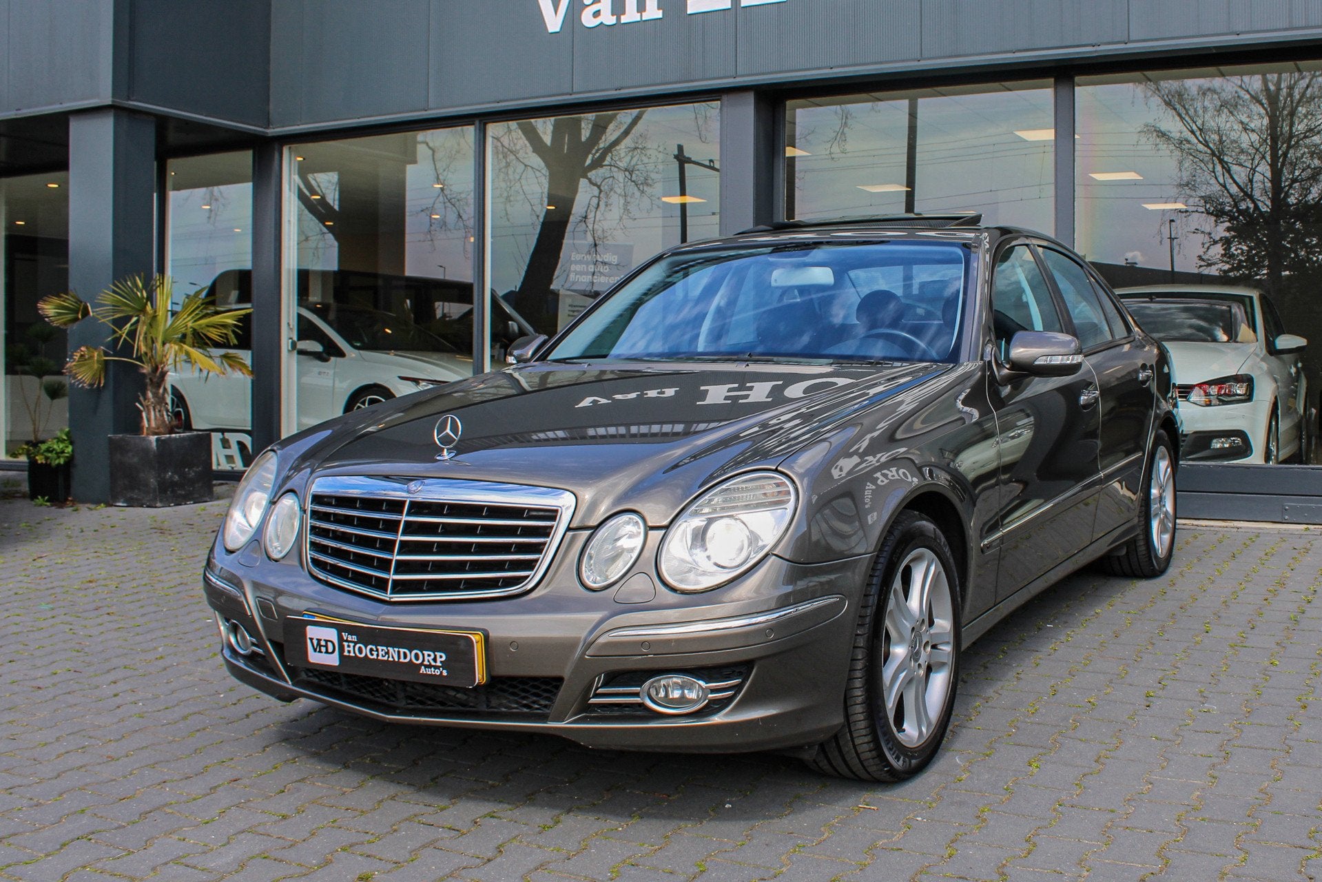 Mercedes-Benz E-klasse 350 Avantgarde NAVI XENON SCHUIFDAK L, Auto's, Automaat, Achterwielaandrijving, Gebruikt, Zwart