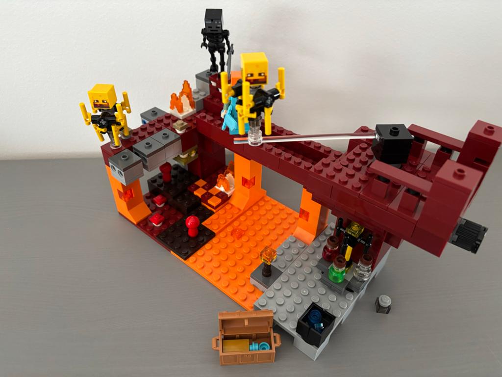 LEGO Minecraft 21154 De Vlammenbrug, Ophalen of Verzenden, Zo goed als nieuw