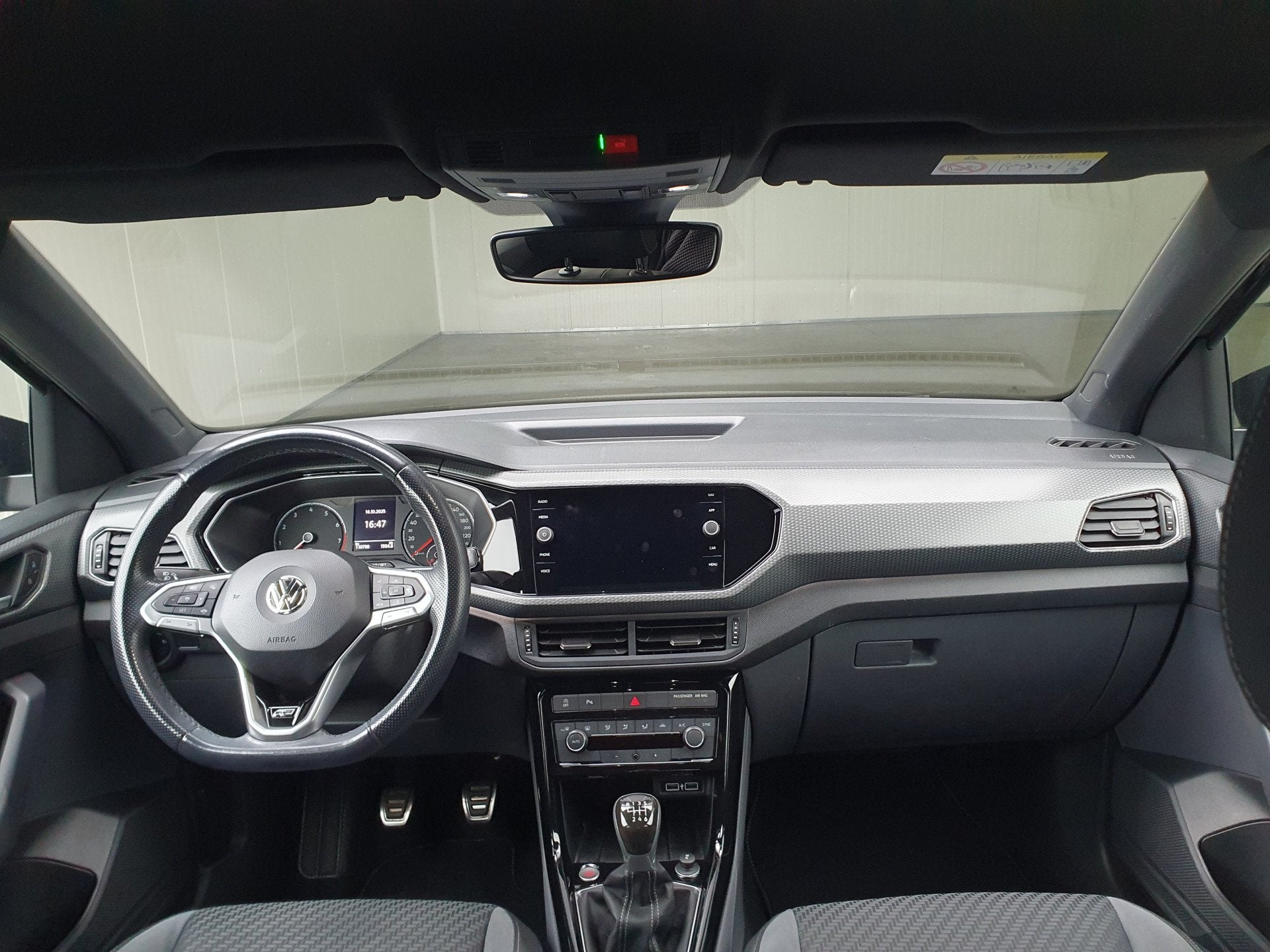 Volkswagen T-Cross 1.0 TSI R-Line CAMERA/PDC/NAVI/LED/CRUISE, Auto's, Voorwielaandrijving, Dealer onderhouden, T-Cross, Gebruikt