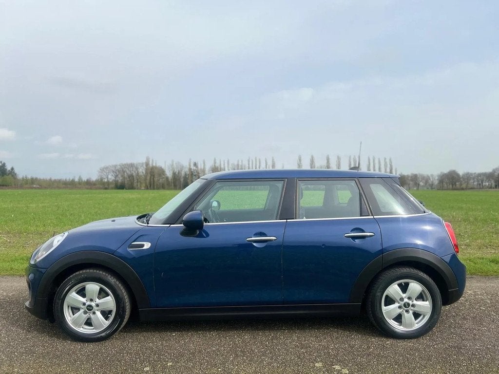 Mini Mini 1.5 Cooper D Business Navi EXPORT prijs 3950, Auto's, Mini, Voorwielaandrijving, Gebruikt, 1165 kg, Blauw