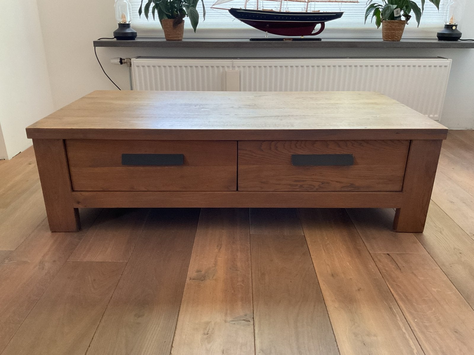 Massief houten salontafel met 2 lades, Huis en Inrichting, Ophalen, Gebruikt, 100 tot 150 cm, 50 tot 100 cm