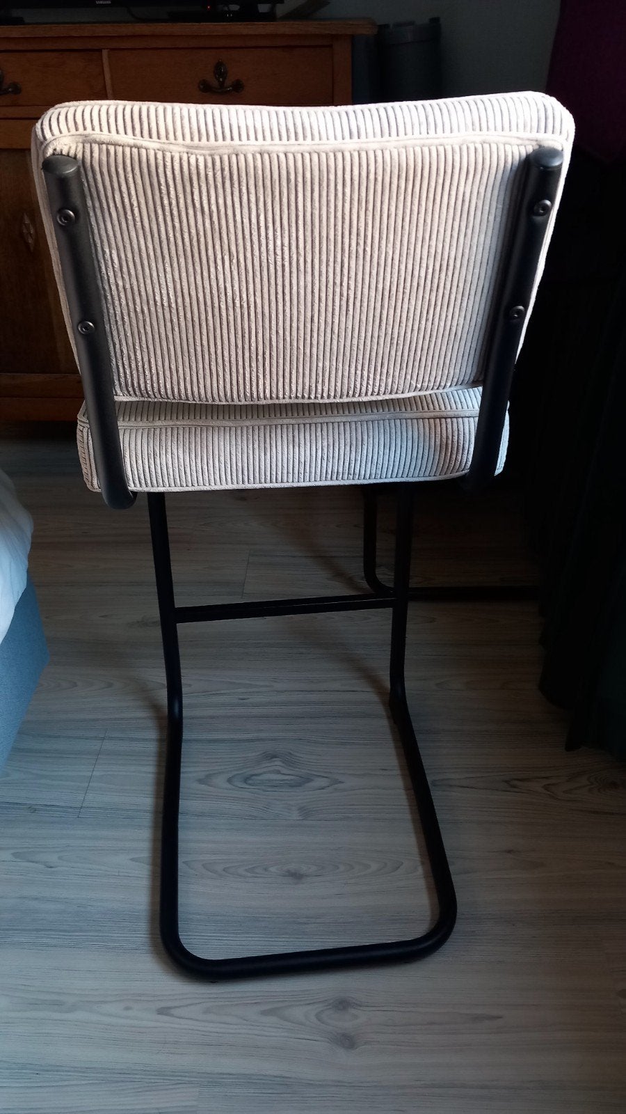 beige rib barkruk, 1 kruk, Ophalen, Nieuw, 60 tot 90 cm