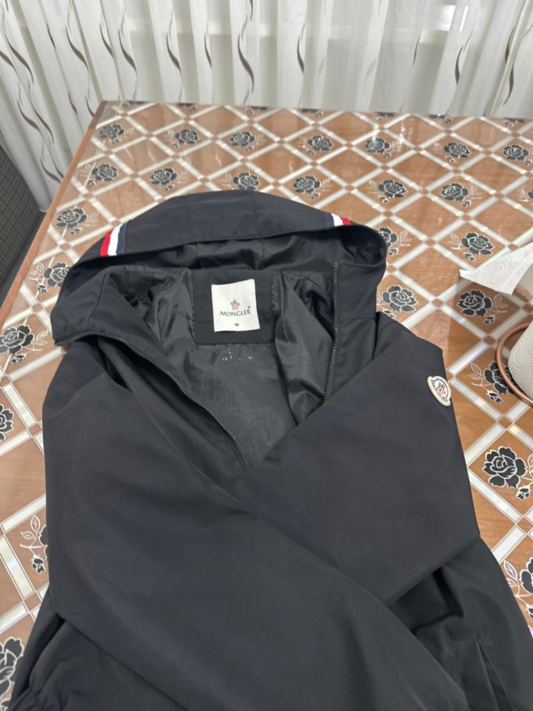 Moncler Zwarte Jas Maat M - Zo goed als nieuw, Ophalen, Zo goed als nieuw, Maat 48/50 (M), Zwart