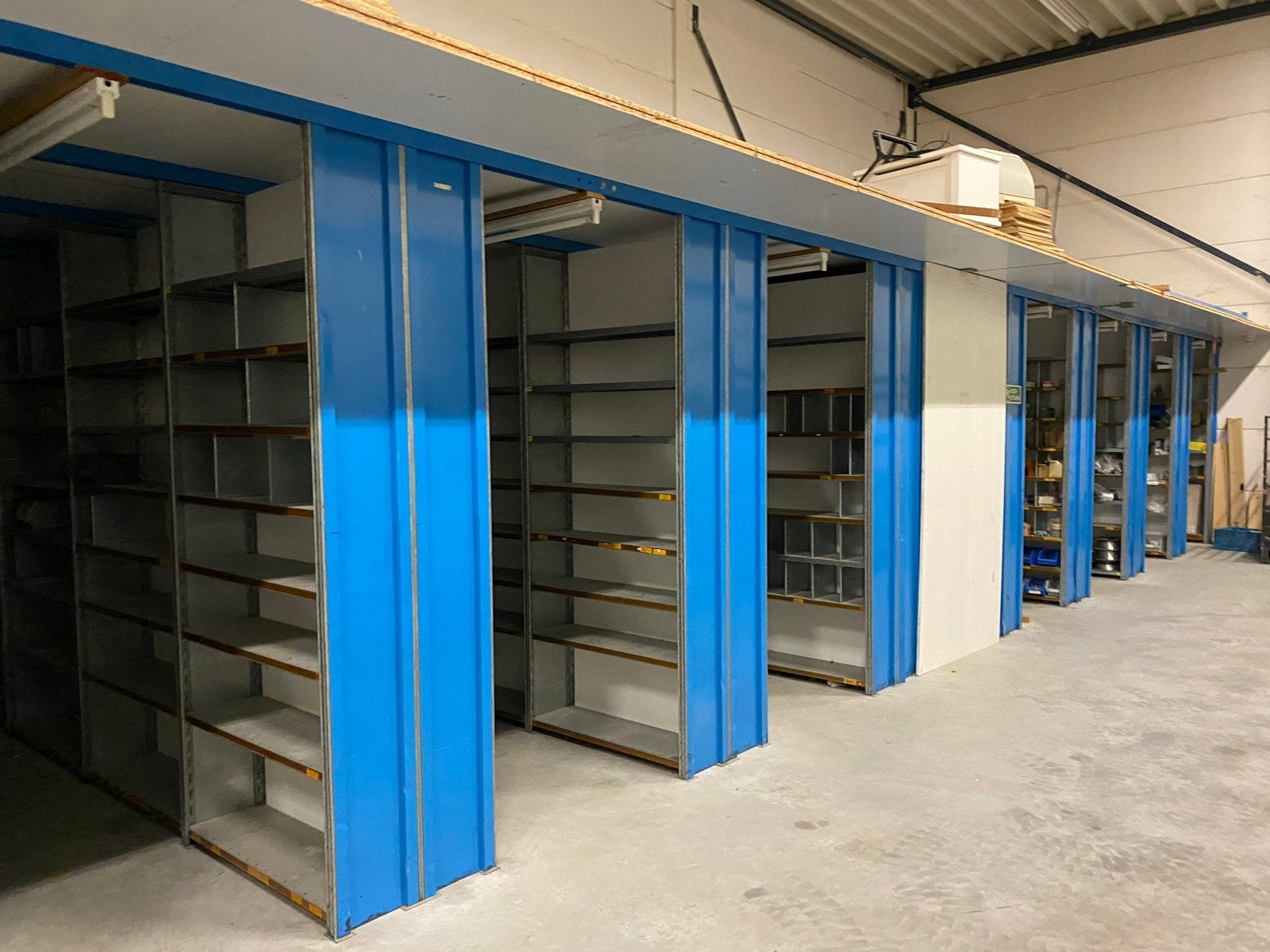 magazijnstelling met entresol en trap, Ophalen, Zo goed als nieuw