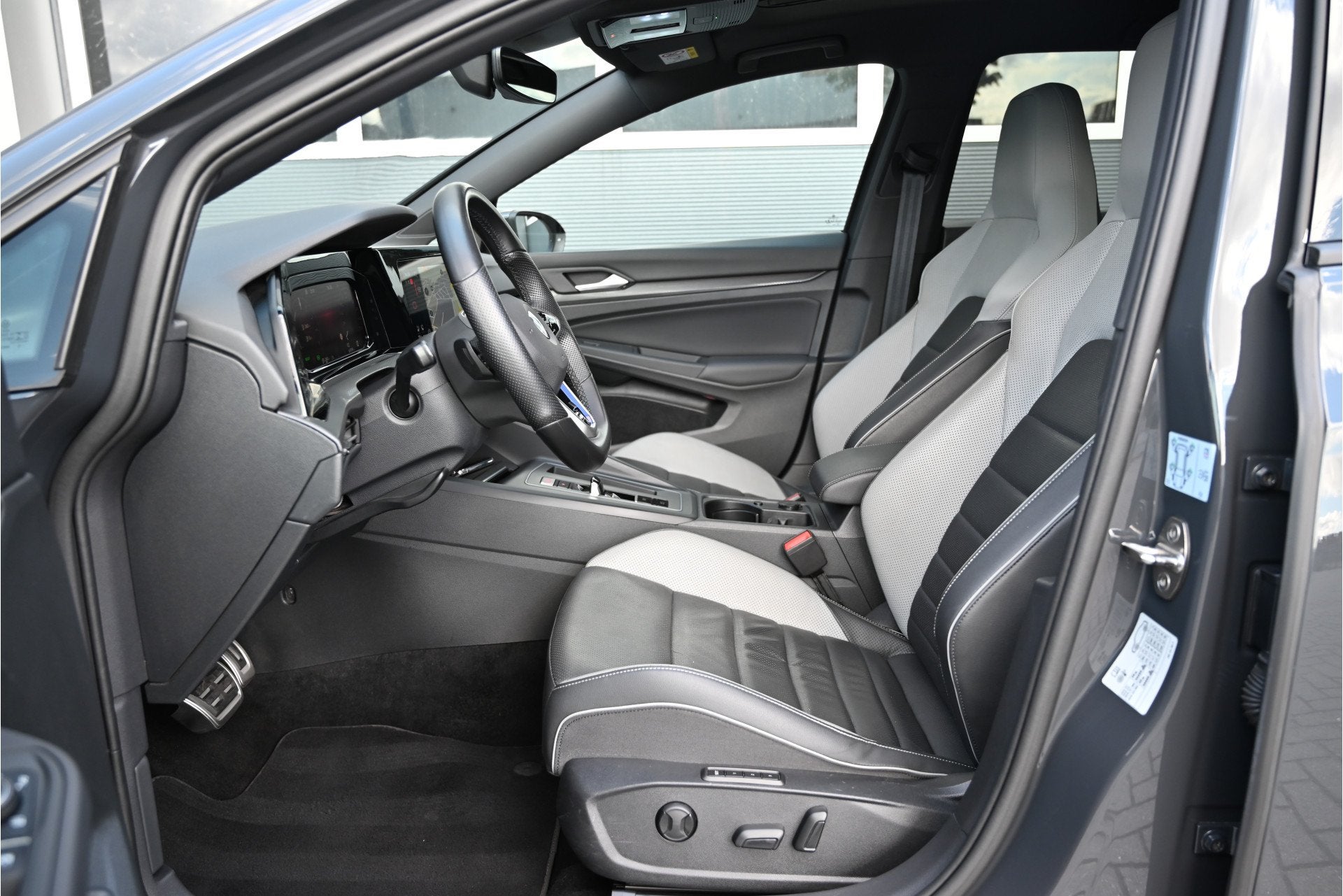 Volkswagen Golf 1.4 GTE 245 PK / PANO / LEDER / MEMORY / CAM, Auto's, Volkswagen, Gebruikt, Euro 6, 4 cilinders, Leder