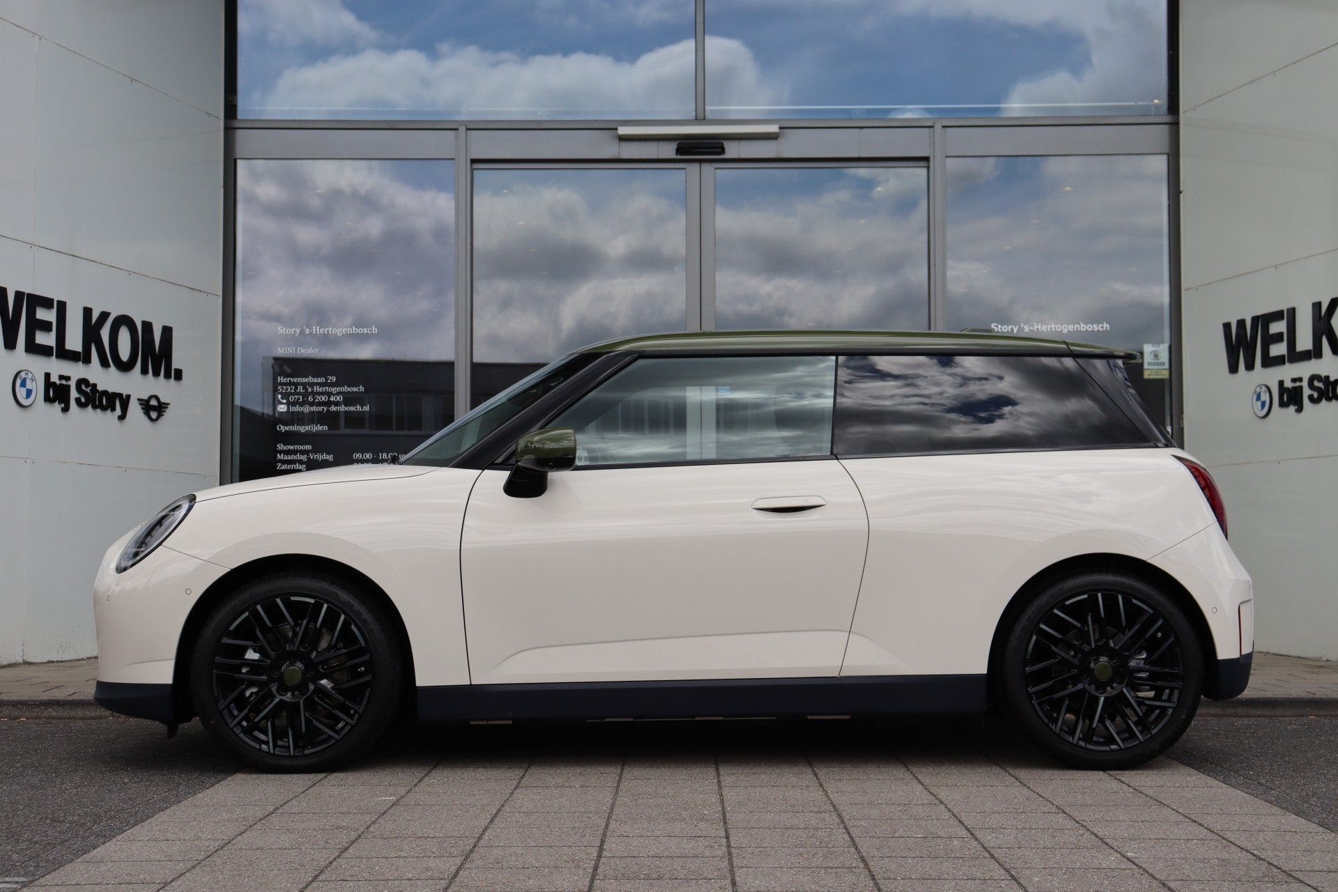 MINI Hatchback Cooper SE / Pakket XL / Panoramadak / Comfort, 4 stoelen, Leder en Stof, Head-up Display, Nieuw