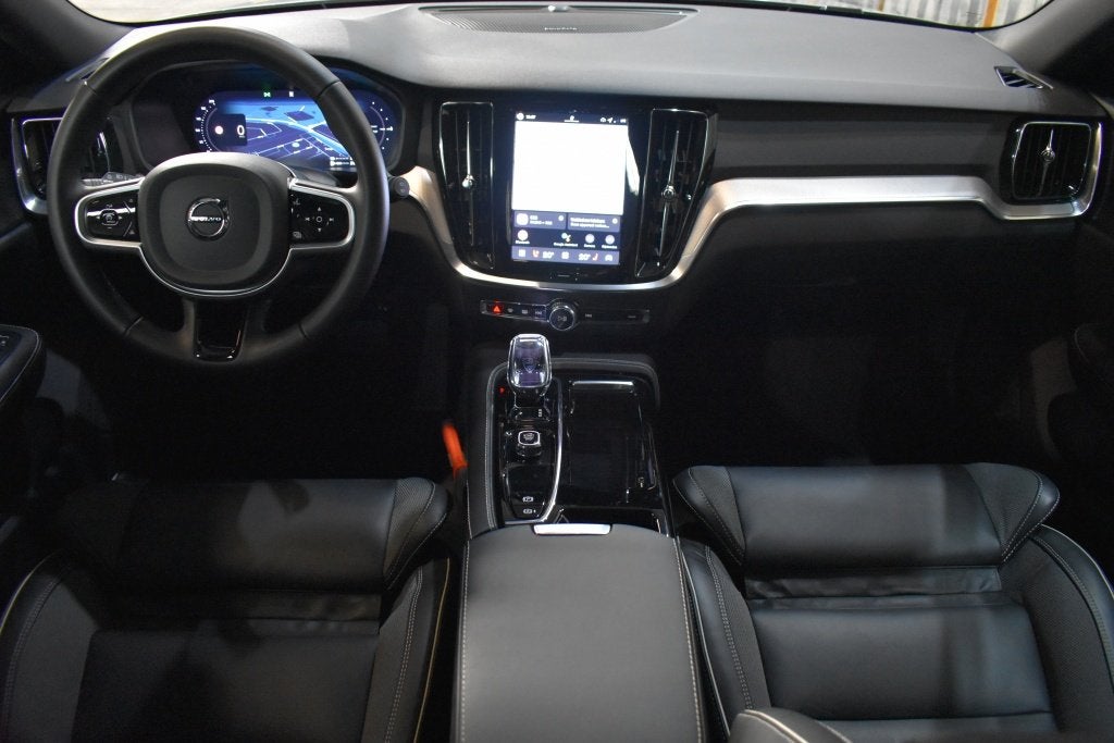 Volvo V60 T6 350PK AWD Plus Dark | Trekhaak | 360 | Leder |, Auto's, Volvo, Automaat, Lichtsensor, Gebruikt, 4 cilinders