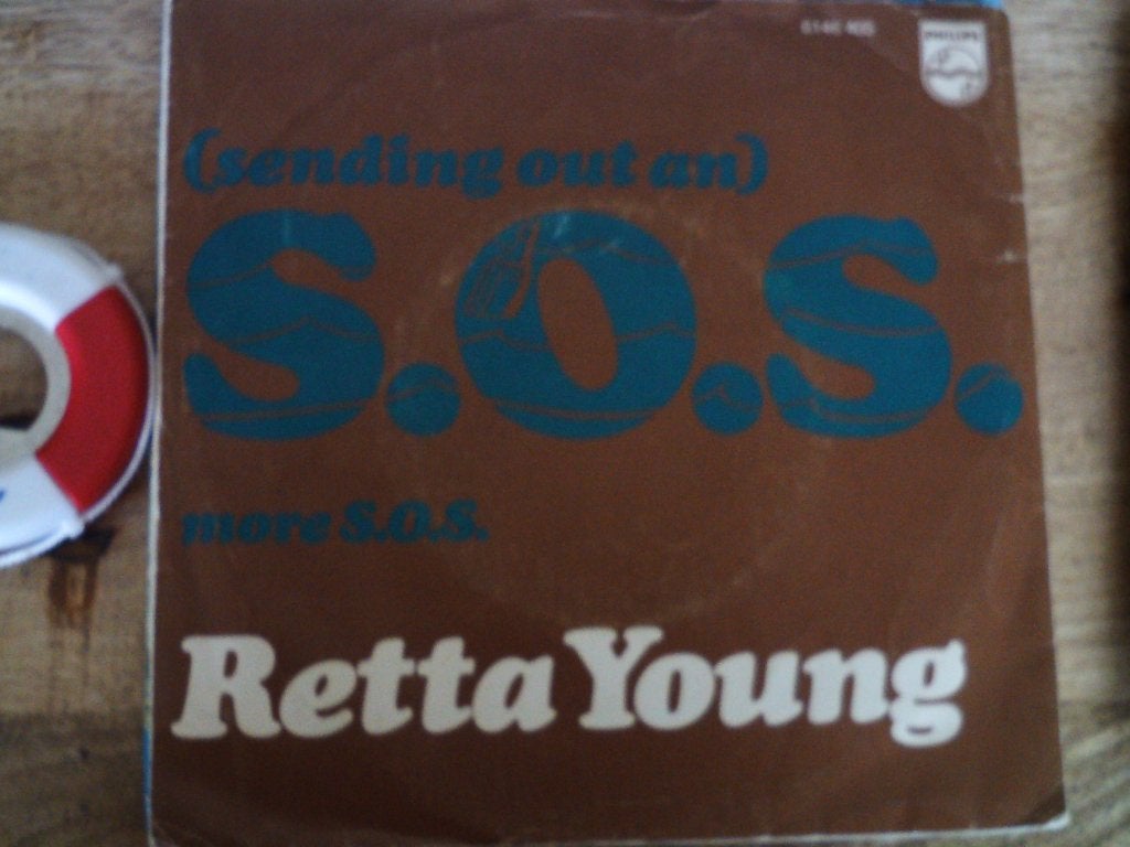 retta young - sending out an S.O.S.  9jun, Fotohoes, Ophalen of Verzenden, Zo goed als nieuw, Pop