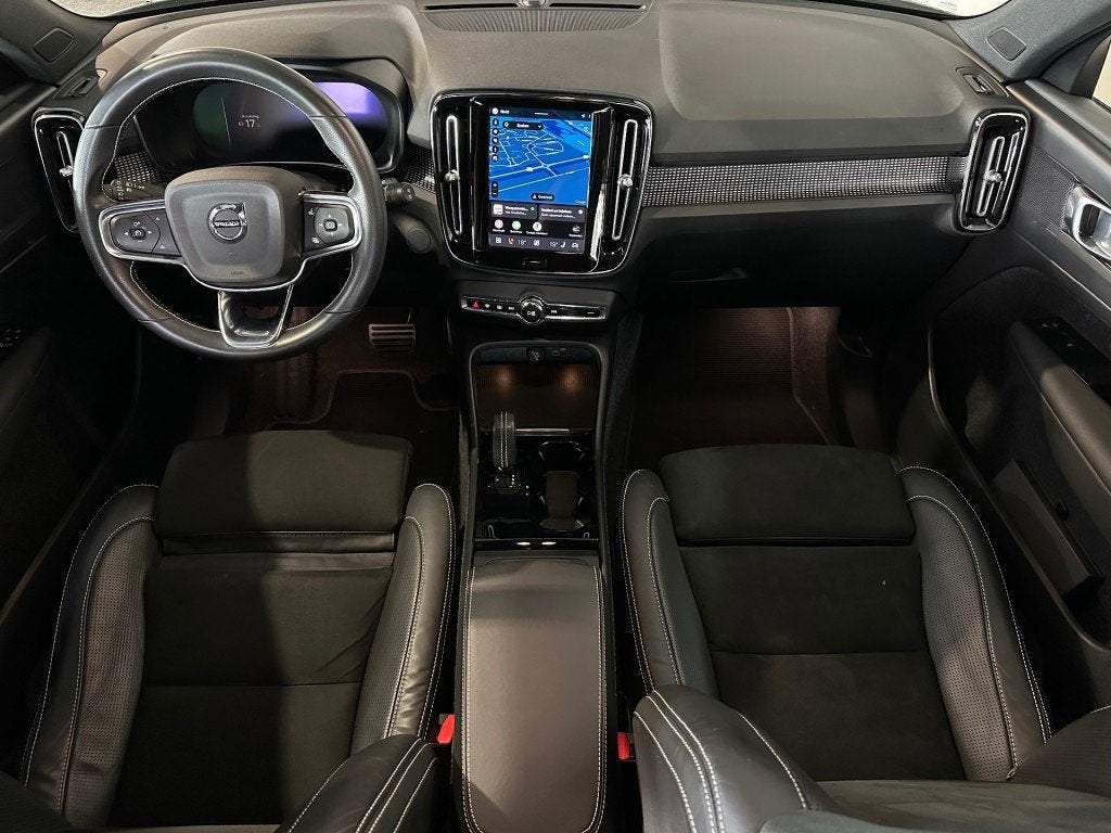 Foto 2 van Volvo XC40 RECHARGE P8 AWD RDES l NAP l CAMERA l CARPLAY l S