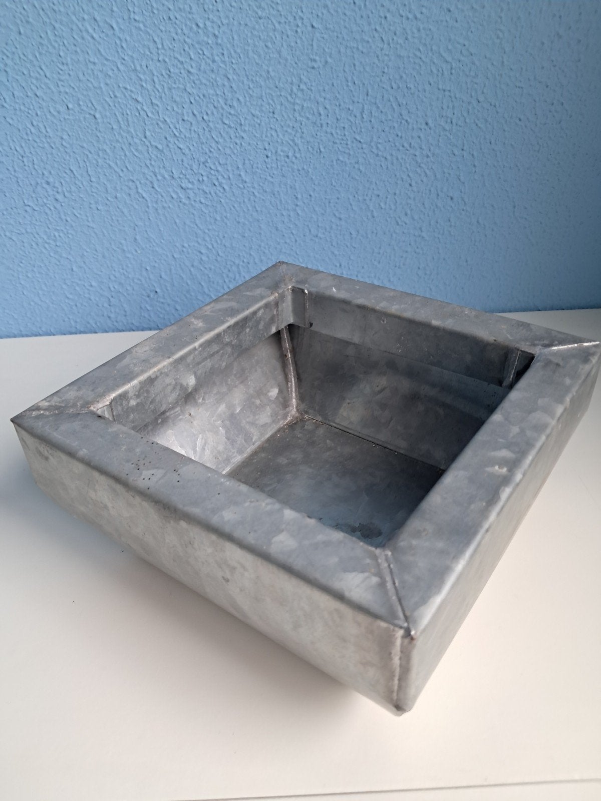 Zinken plantenschaal of vide-poche., Ophalen of Verzenden, Nieuw, Vierkant, Metaal