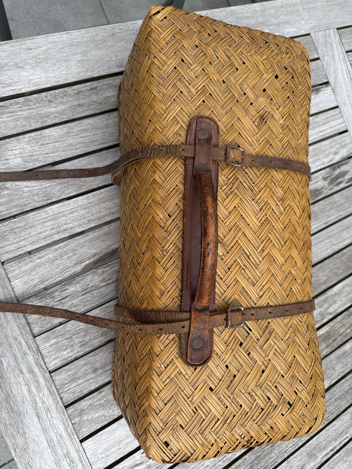 Brocante biezen valies met lederen riemen, Ophalen