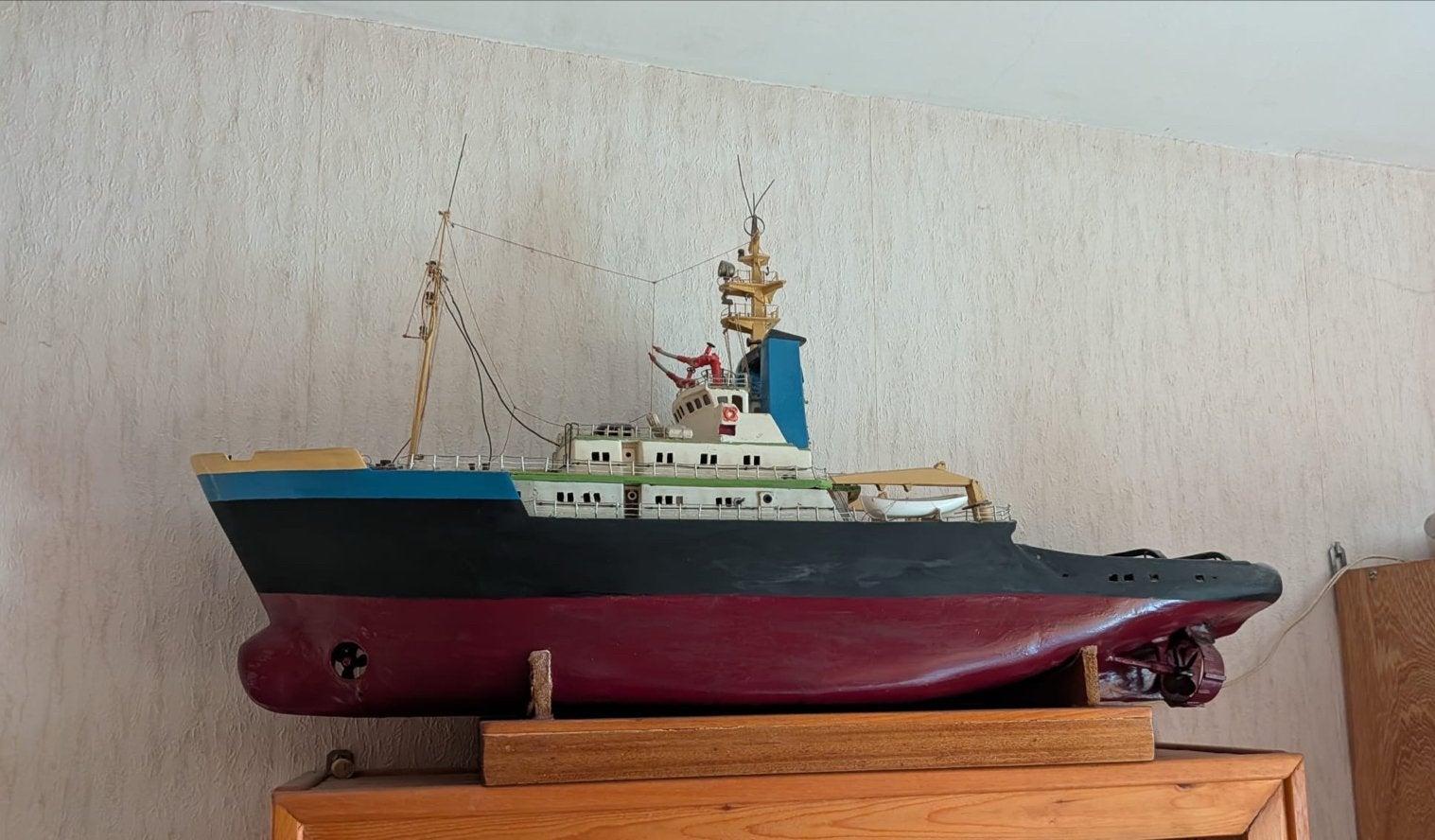 Gedetailleerd schaalmodel van een sleepboot, Hobby en Vrije tijd, Ophalen, Gebruikt, Groter dan 1:32, Overige merken