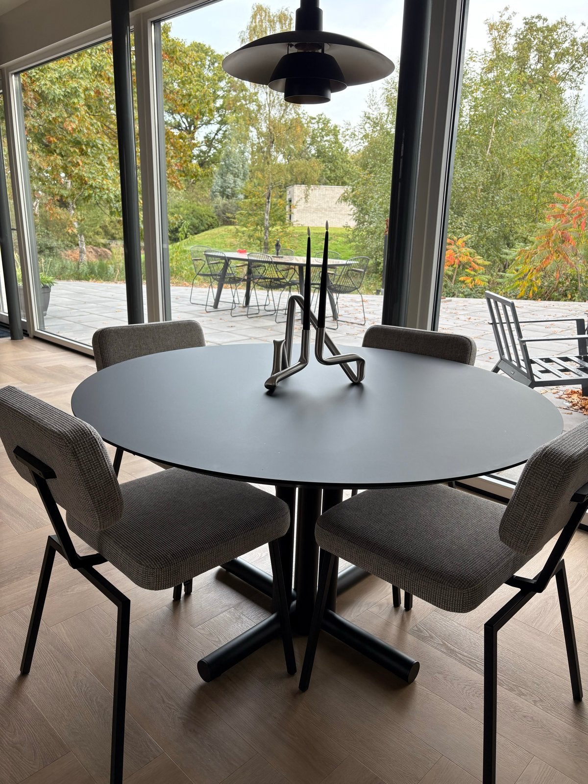 Design Eettafel Studio Henk Quadpod - Rond Zwart HPL Fenix, Huis en Inrichting, Ophalen, 100 tot 150 cm, Rond, Zo goed als nieuw
