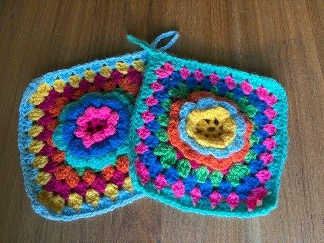 2 nieuwe granny square pannenlappen, gehaakt, kleurijk., Pannenlap of onderzetter, Handgemaakt, Nieuw, Ophalen of Verzenden