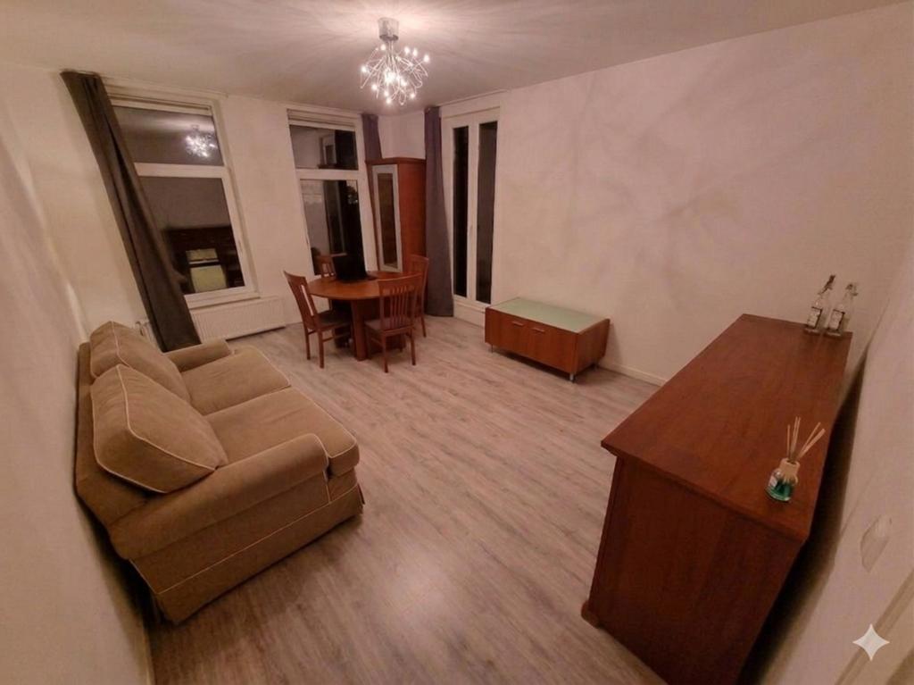 FREE Complete Living & Dining Room Set – Pick Up in Rotterda, Ophalen