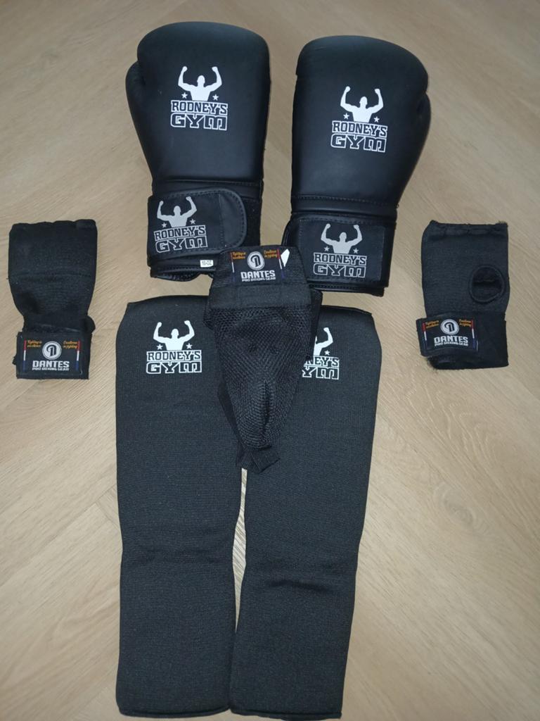 Bokshandschoenen, scheenbeschermers en bandages - 10 OZ, Sport en Fitness, Vechtsporten en Zelfverdediging, Ophalen, Overige, Vechtsportbescherming