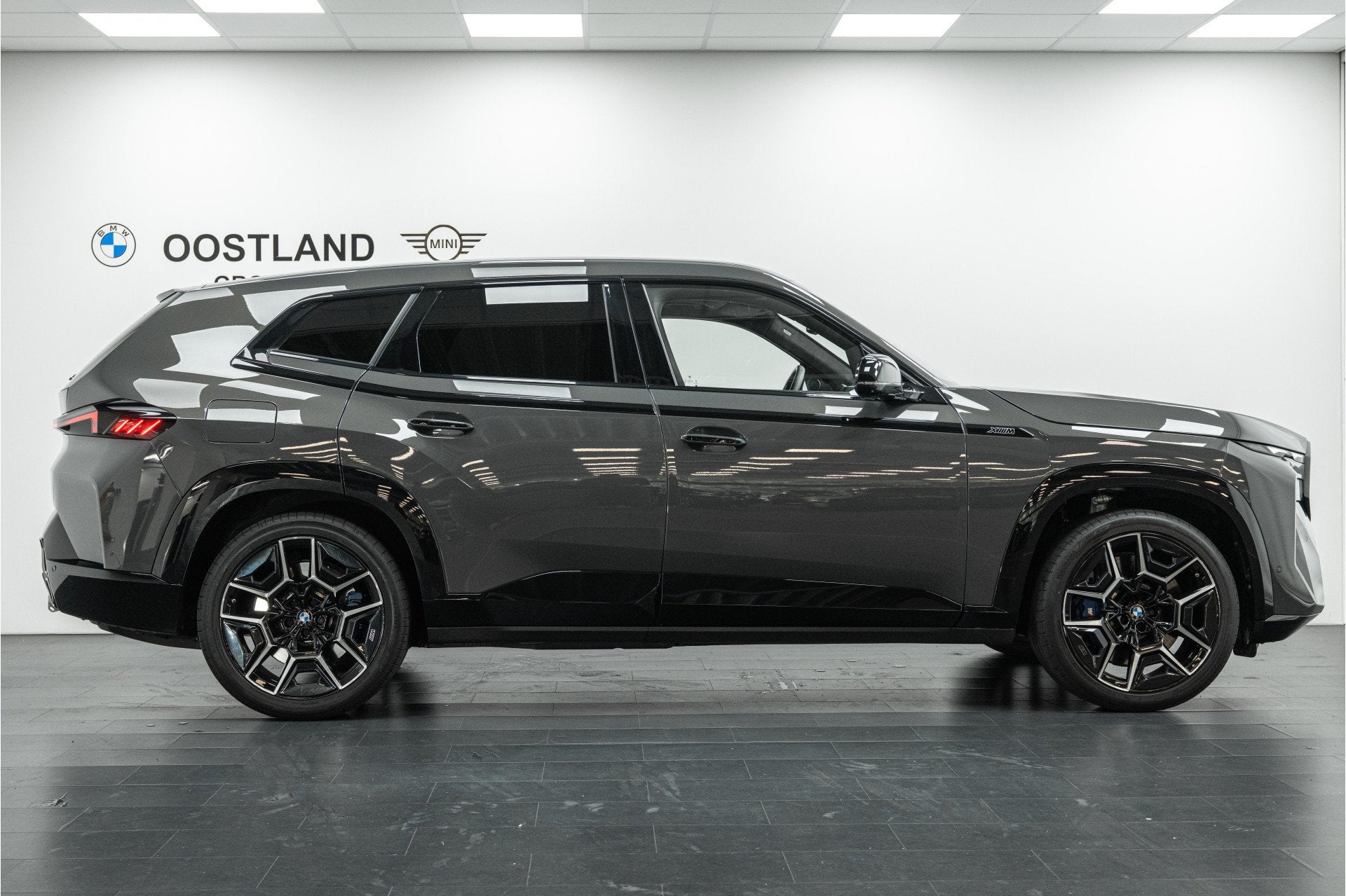 BMW XM PHEV 50e Automaat / Trekhaak / Keyless Entry / Soft-C, Auto's, BMW, Gebruikt, Met garantie (alle), Bedrijf, Vierwielaandrijving