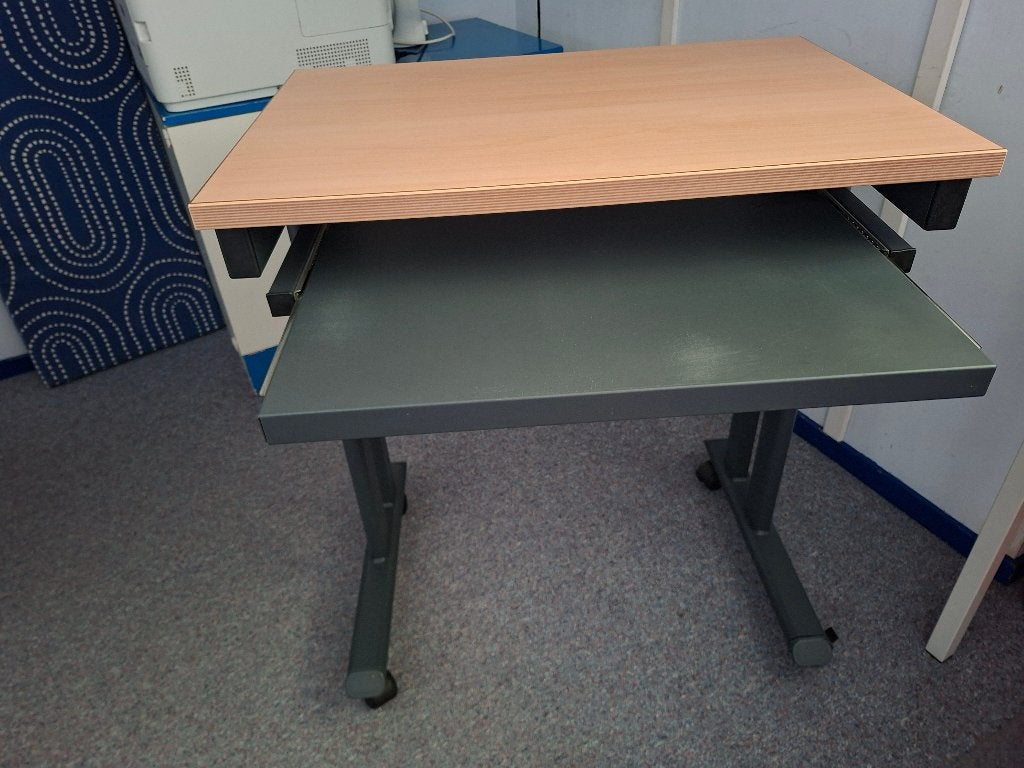 te koop computertafel op wielen, Ophalen, 73 cm, 50 cm, Zo goed als nieuw