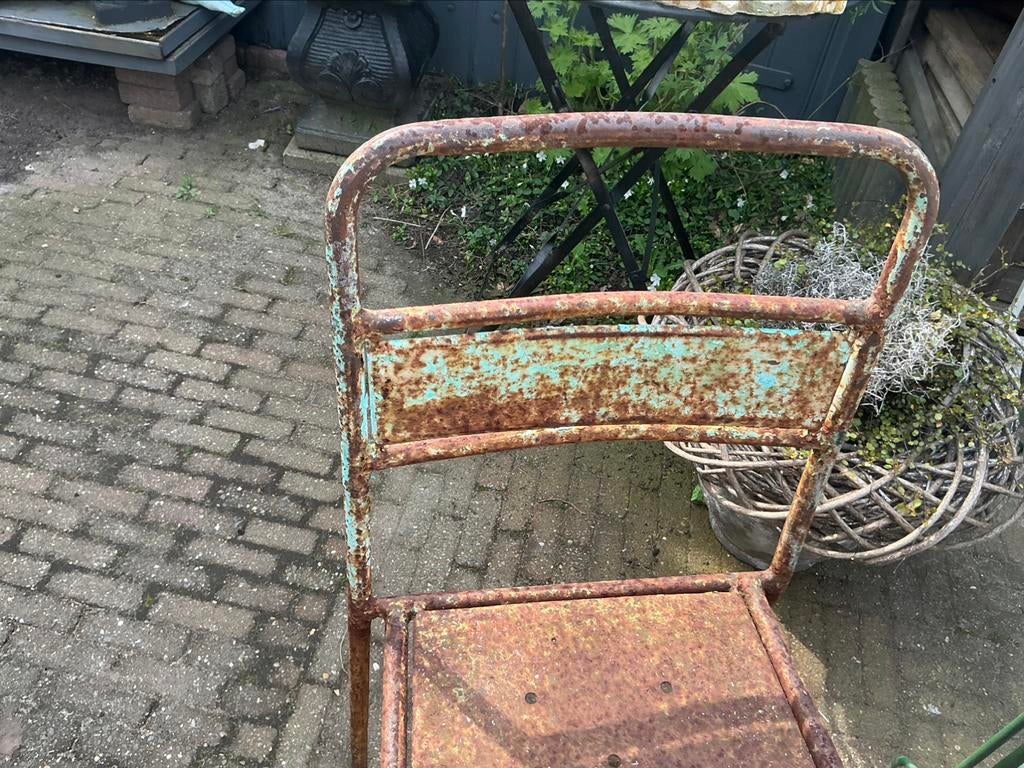 Oude Franse ijzeren bistro stoeltjes 10 euro per stuk, Ophalen