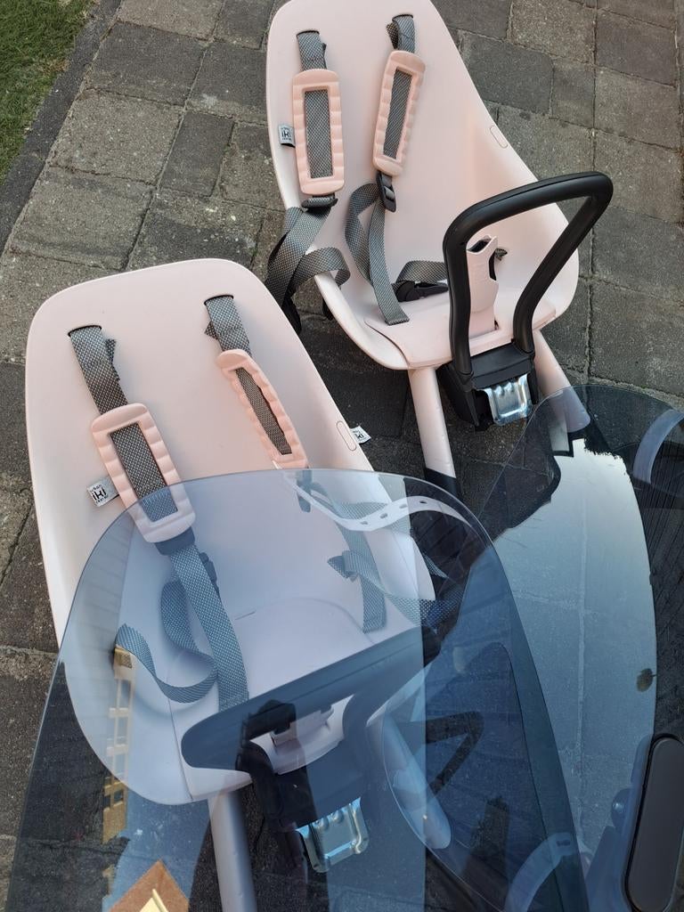 Twee fietsstoeltjes, Urban Iki, voorop de fiets, compleet, Ophalen