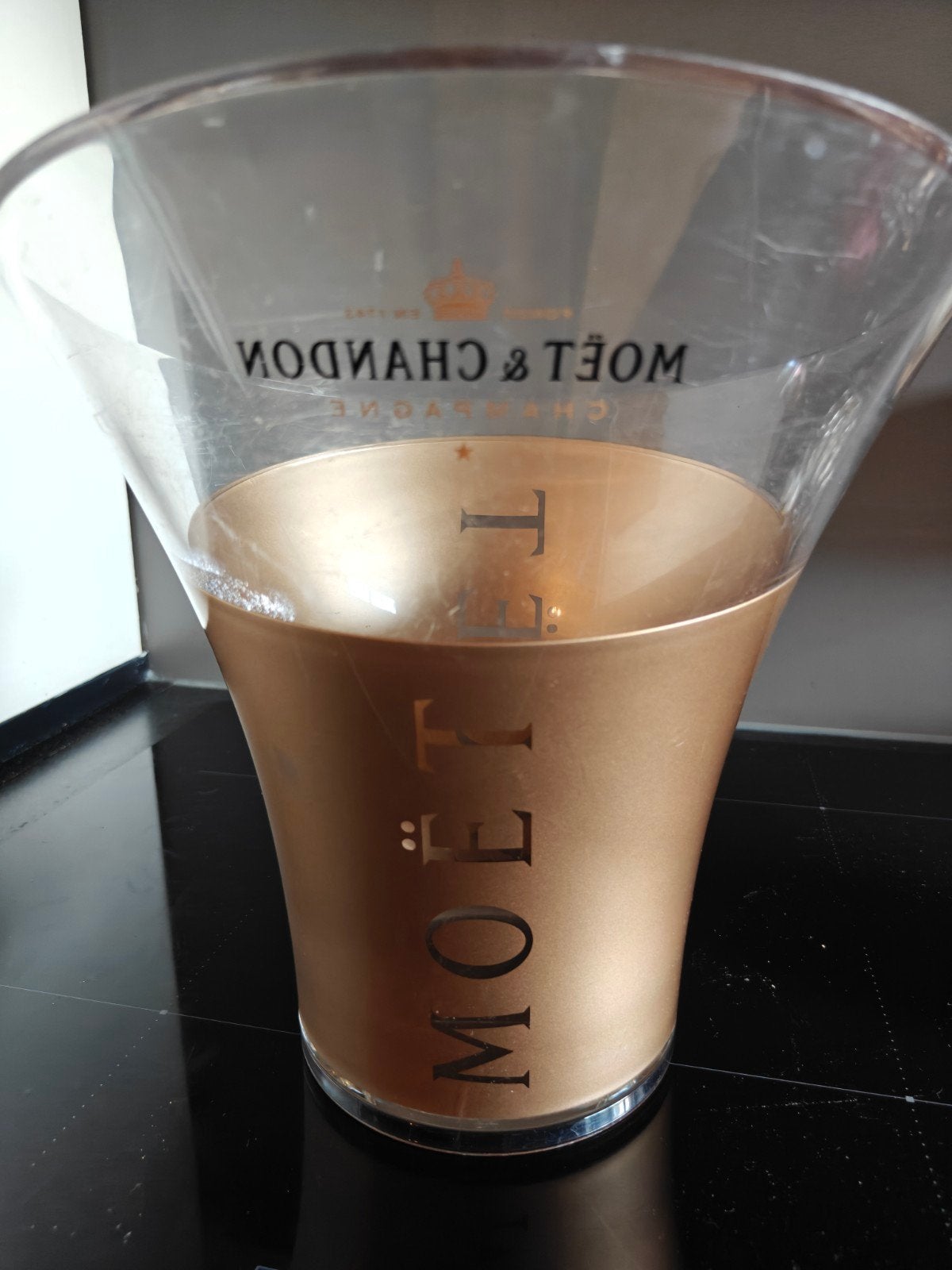 Moët & Chandon Champagnekoeler - Goudkleurig, Kunststof, Ophalen of Verzenden, Zo goed als nieuw, Goud