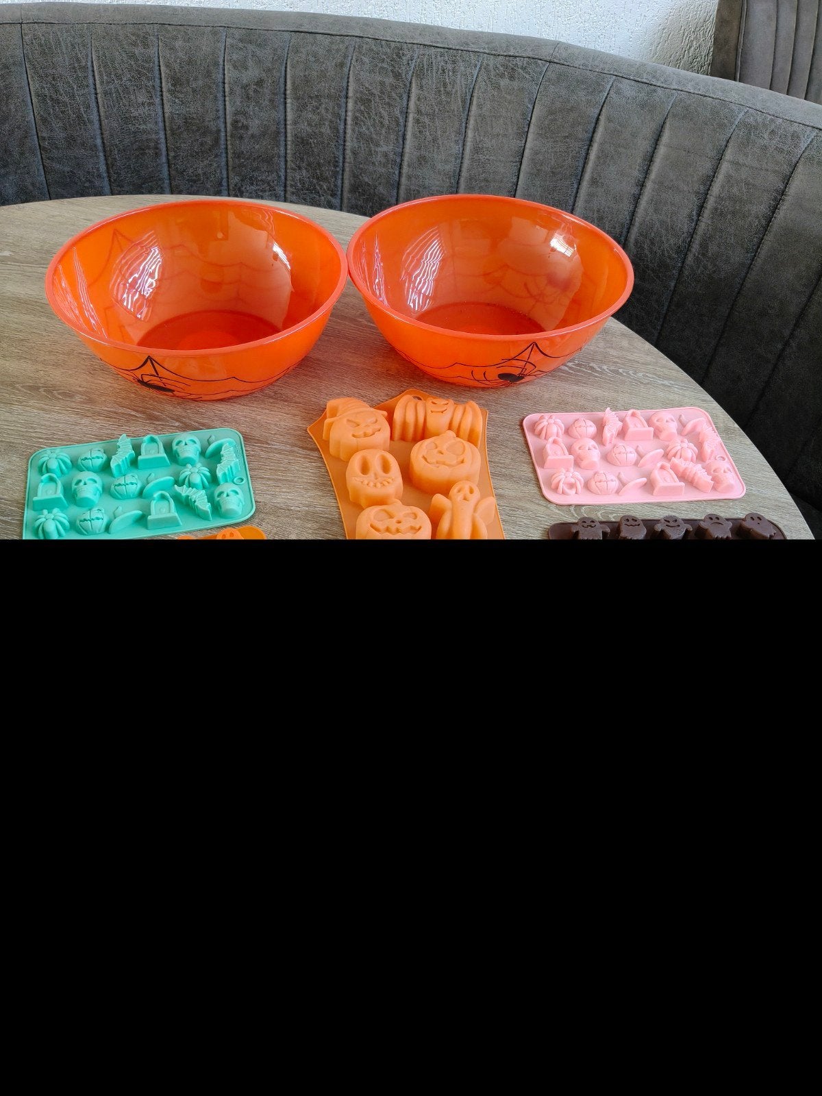 Mallen voor halloween cupcakes en chocolaatjes en 2 bakken, Ophalen of Verzenden, Halloween of Griezel