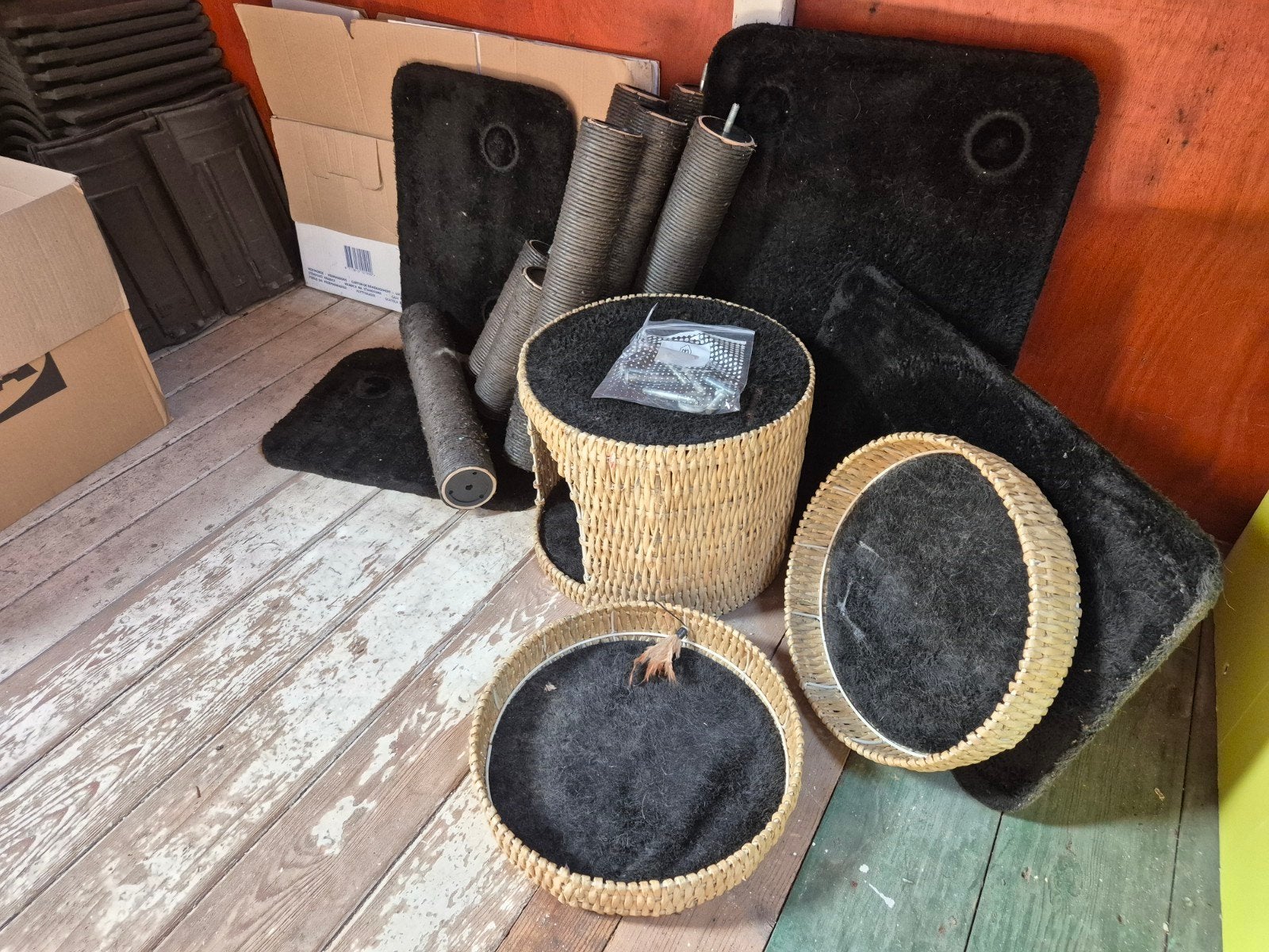 Groot krabmeubel zwart met gevlochten manden, Dieren en Toebehoren, Krabmeubelen, Ophalen, Gebruikt, Krabpaal