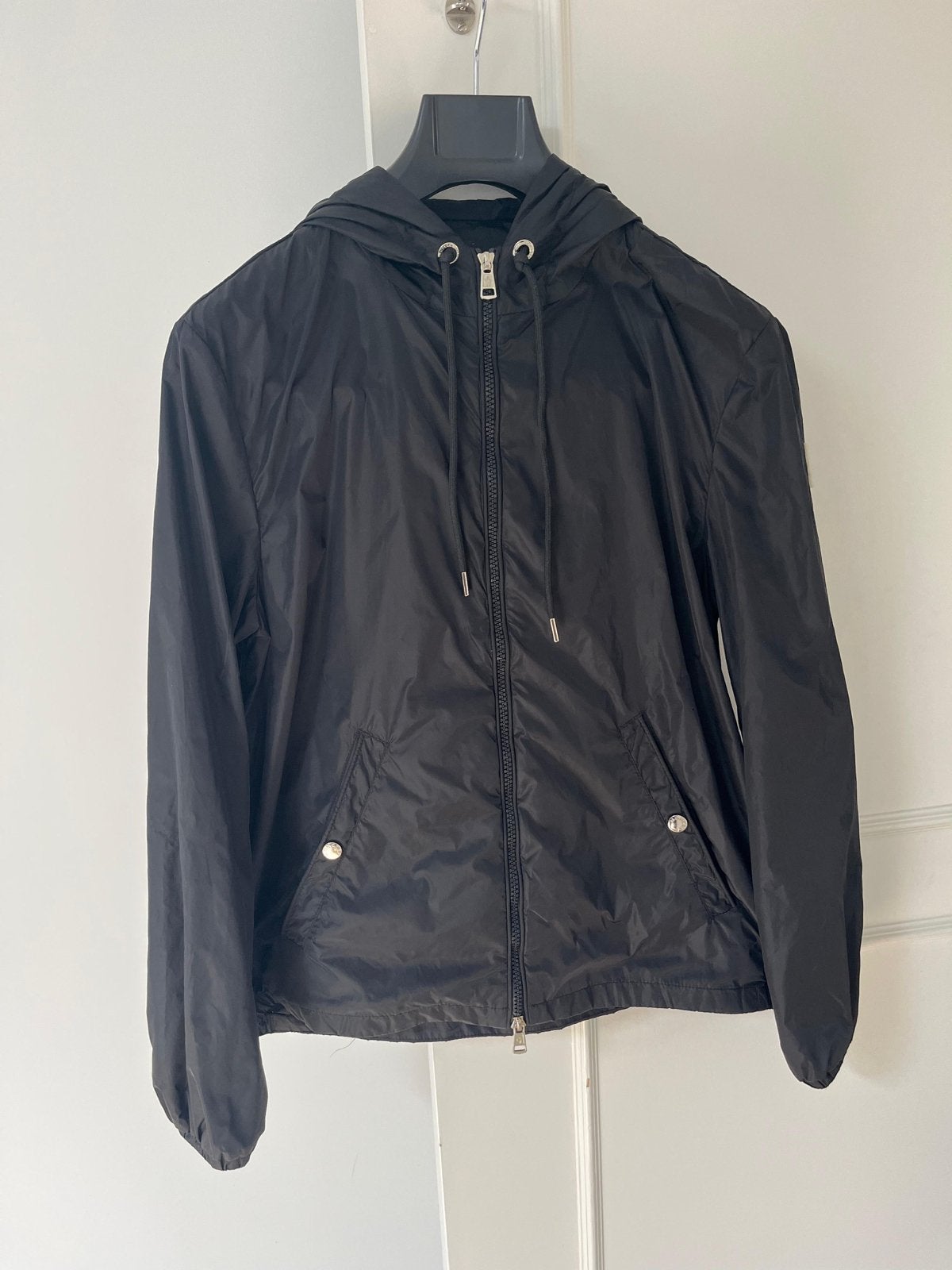 Moncler Windjack Zwart met Capuchon - Maat s, Kleding | Heren, Jassen | Zomer, Verzenden, Zo goed als nieuw, Maat 52/54 (L), Zwart