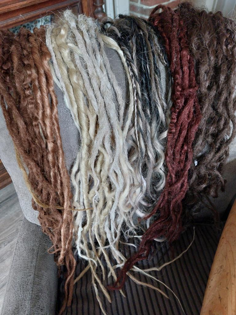 Synthetische dreadlocks in diverse kleuren, Ophalen of Verzenden, Gebruikt, Pruik of Haarverlenging