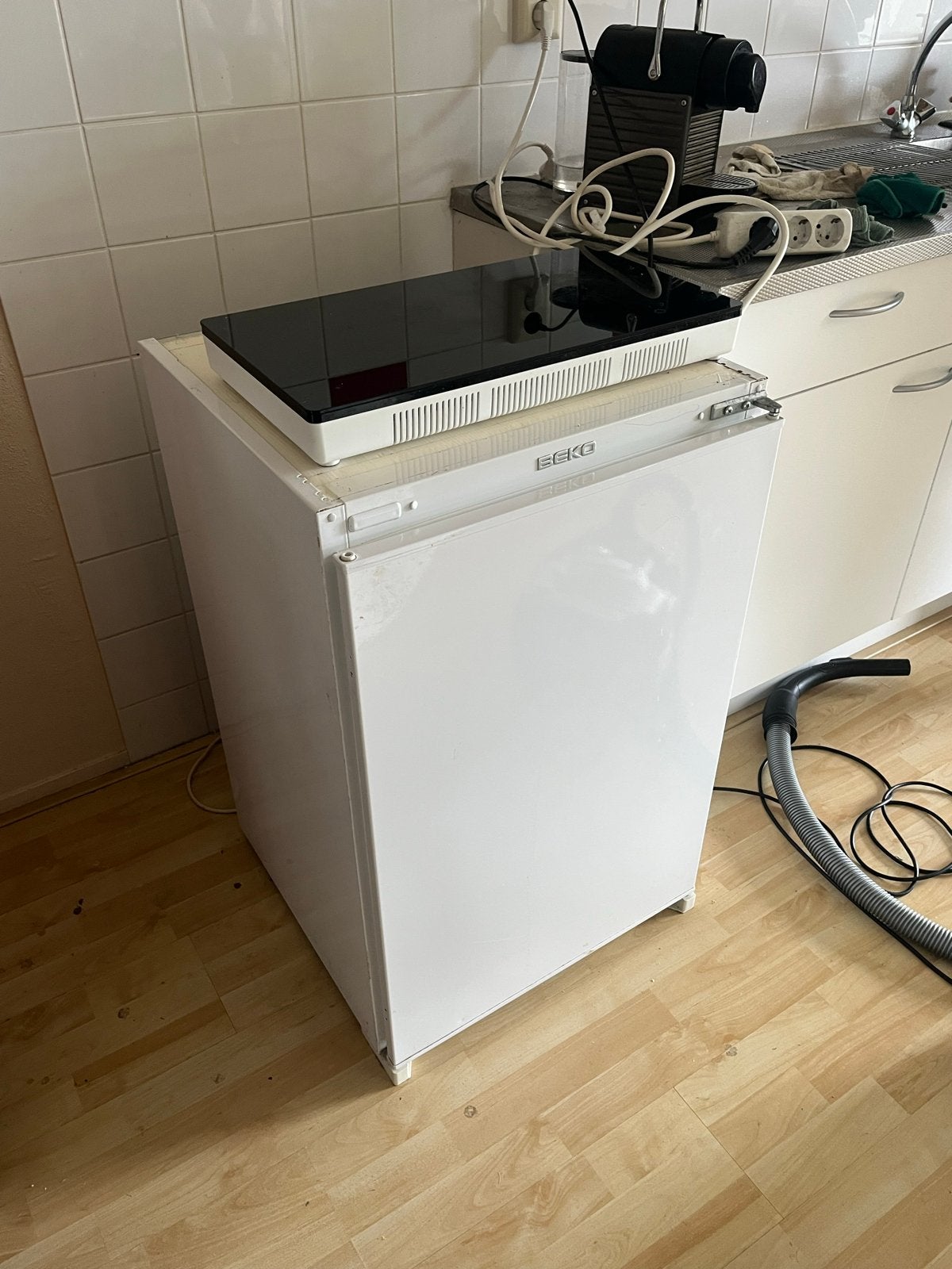 Kleine inbouw Beko koelkast met vriesvak, Gebruikt, 75 tot 100 liter, 45 tot 60 cm, Met vriesvak