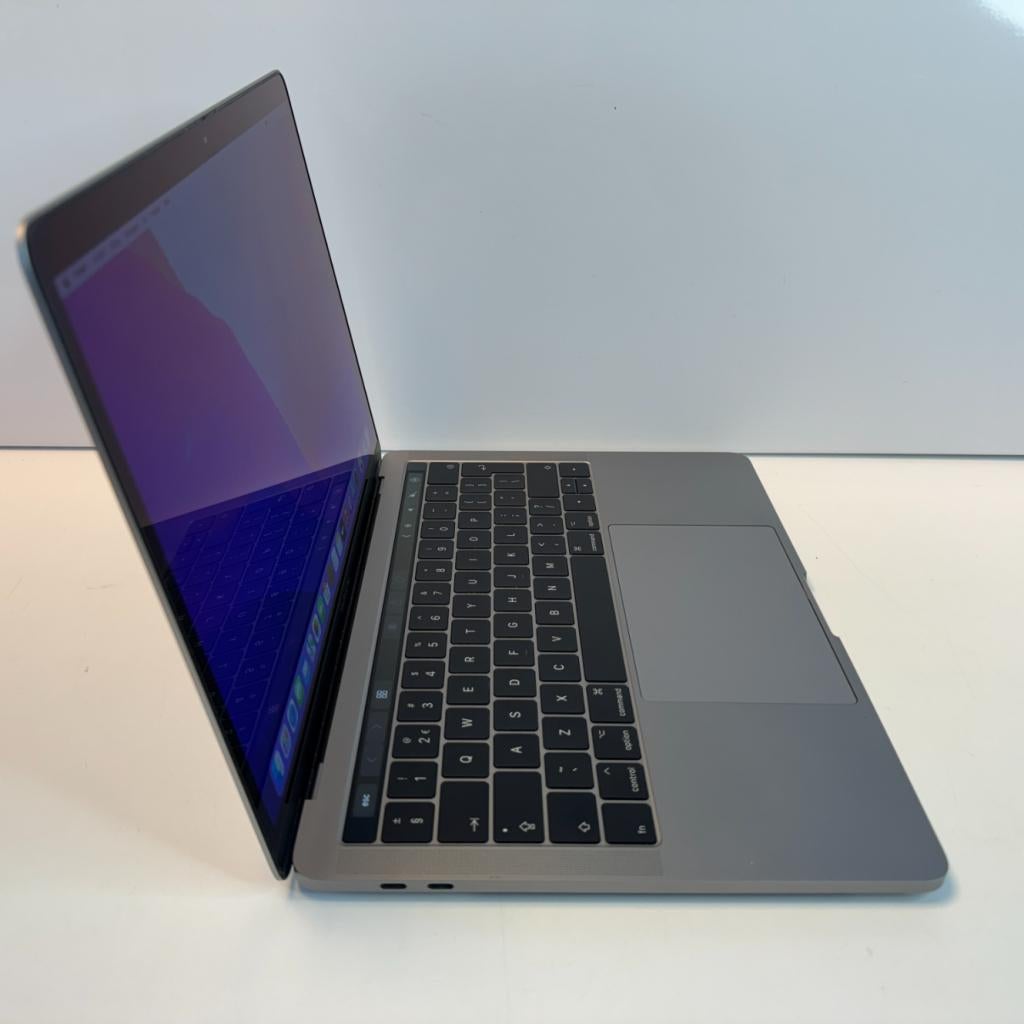 Apple Macbook Pro 13 2017 | i7 | 16GB | 1TB | Touchbar, Apple, Zo goed als nieuw, Support@apple.com, One Apple Park Way
Cupertino, CA 95014
United States