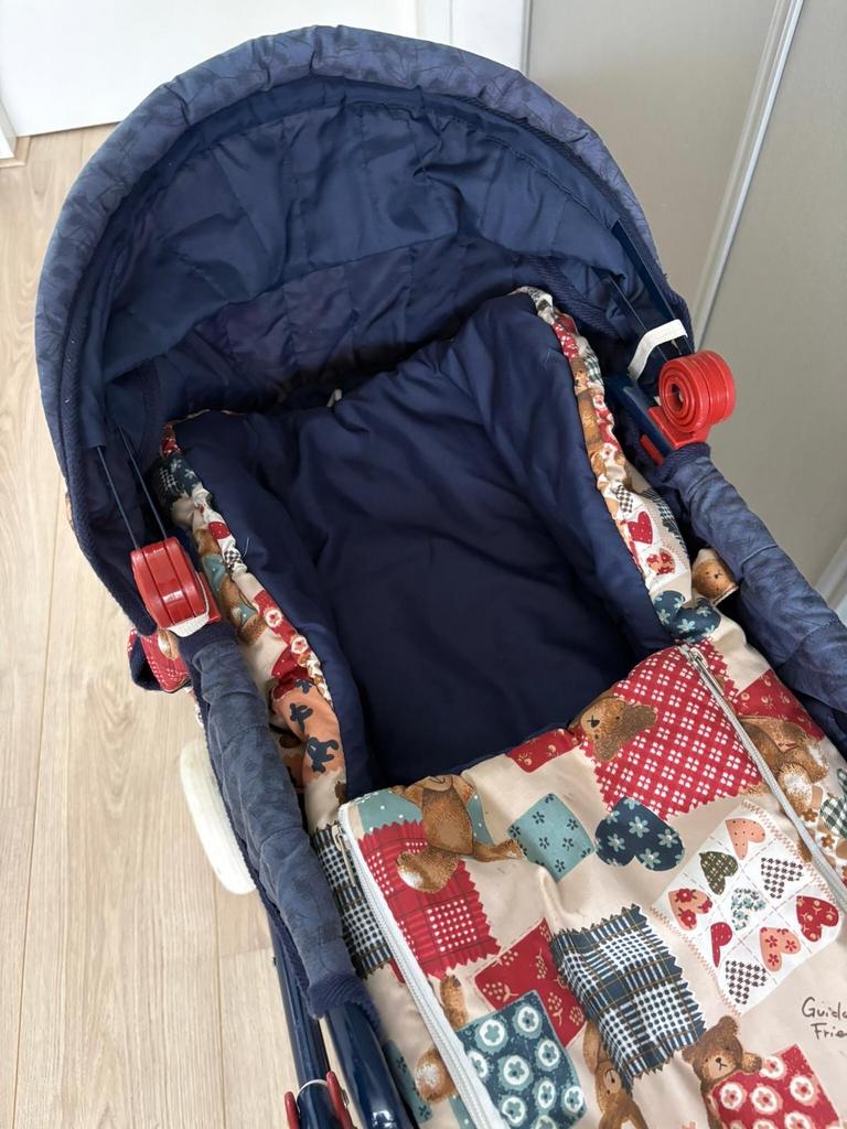 Poppenwagen blauw frame, rood handvat, beertjes/hartjes, Ophalen, Gebruikt