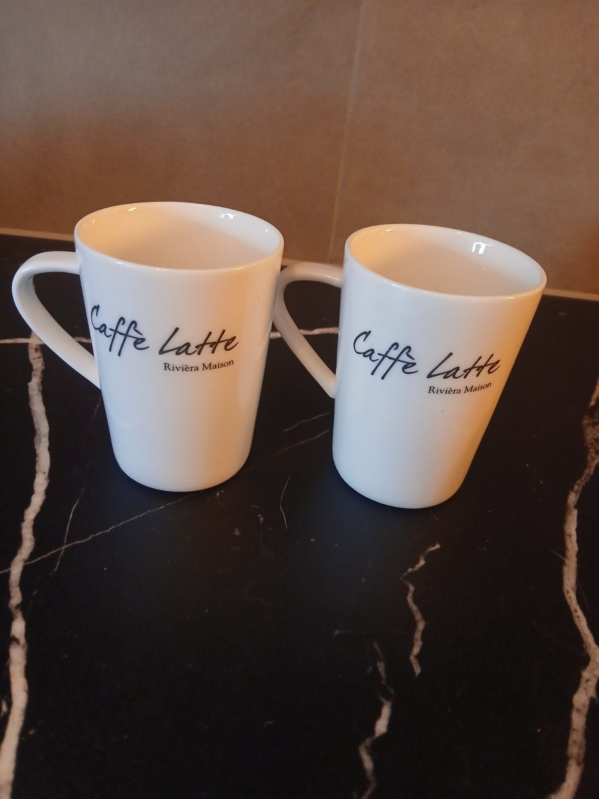 Riviera Maison Caffe Latte Mokken (2 stuks), Huis en Inrichting, Keuken | Servies, Gebruikt, Overige merken, Keramiek, Modern