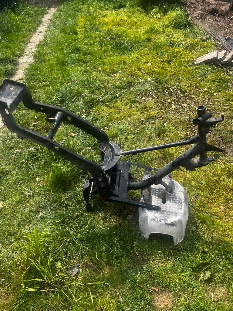 Gilera runner 125cc m07 DD frame met papieren, Ophalen of Verzenden, Zo goed als nieuw, Frame, Piaggio